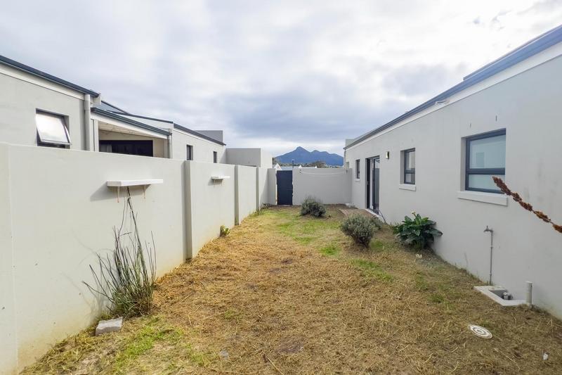 To Let 2 Bedroom Property for Rent in Capri Western Cape